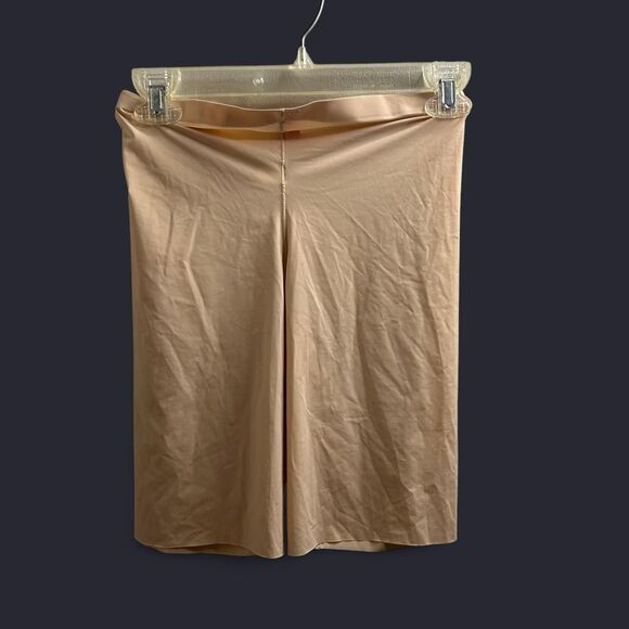 Spanx Women's Tan and Cream Shorts - Picture 2 of 3